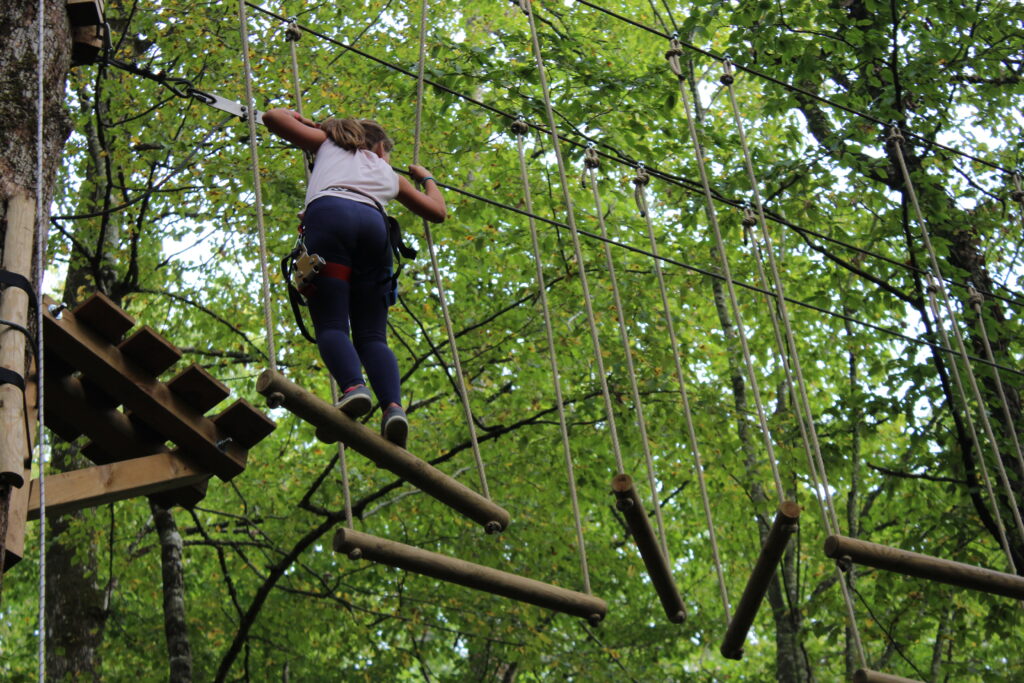 Début de parcours accrobranche au Parc Aventure de Fontdouce