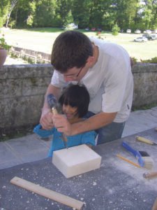 Activité taille de pierre à l'abbaye de Fontdouce