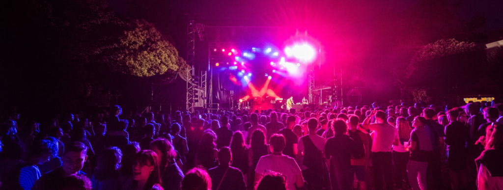 Copyrights : 
https://www.niortdedansdehors.fr/les-grands-rendez-vous/les-jeudis-niortais/index.html